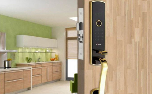 福州車(chē)鑰匙在車(chē)?yán)镘?chē)鎖了怎么辦